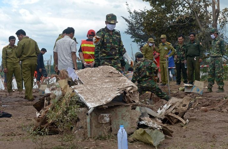 Le Laos à la recherche des victimes de l’accident d’avion ATR - ảnh 1